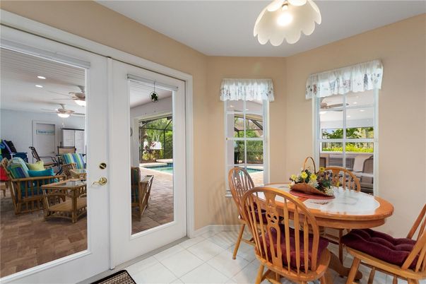 Dining room, Interior, Recessed Lighting