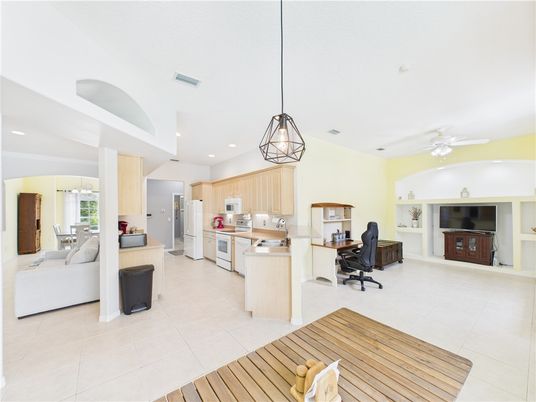 Interior, Kitchen, Living room, Pendant Lights, Recessed Lighting, Stainless Steel Appliances