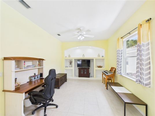 Home Office, Interior