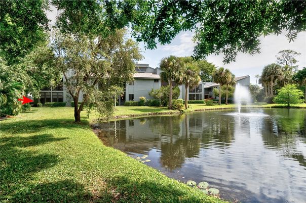 Exterior, Lake