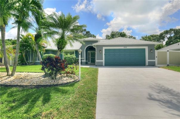 Attached, Exterior, Facade, Ranch