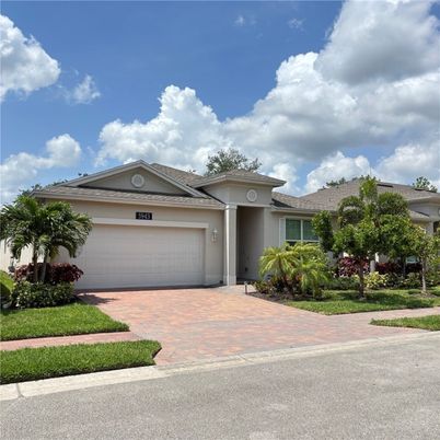 Attached, Exterior, Facade, Ranch