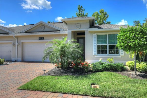 Attached, Exterior, Facade, Ranch