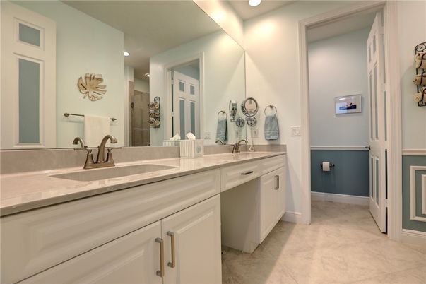 Bathroom, Dual Sink Vanities, Interior, Recessed Lighting