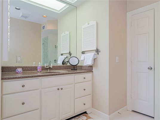 Bathroom, Dual Sink Vanities, Interior, Recessed Lighting