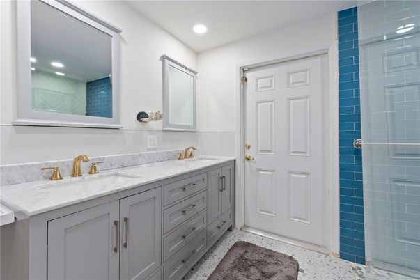 Bathroom, Dual Sink Vanities, Interior, Recessed Lighting