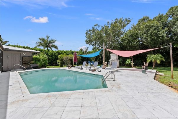 Exterior, Pool