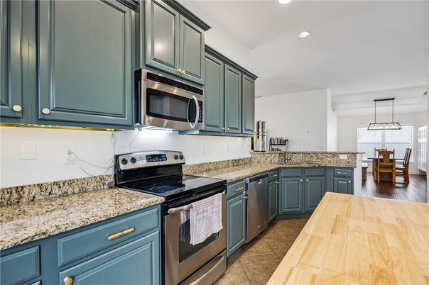 Dining room, Interior, Kitchen, Pendant Lights, Recessed Lighting, Stainless Steel Appliances