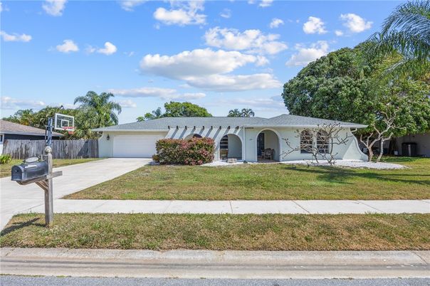 Attached, Exterior, Facade, Ranch