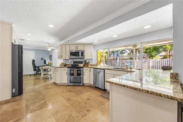 Dining room, Interior, Kitchen, Recessed Lighting, Stainless Steel Appliances