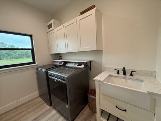 Interior, Washer, Wood Texture Flooring