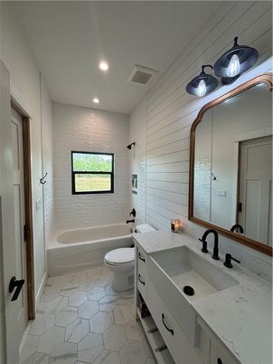 Bathroom, Interior, Recessed Lighting