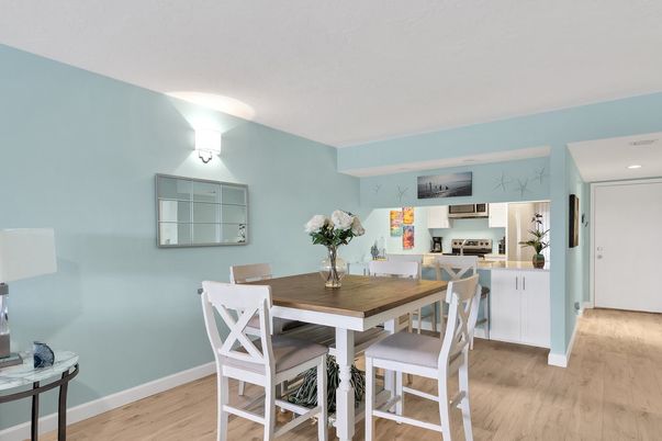 Dining room, Interior, Kitchen, Recessed Lighting, Wood Texture Flooring
