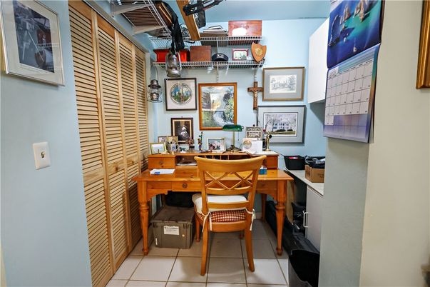 Home Office, Interior
