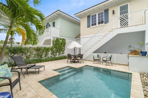 Exterior, Pool