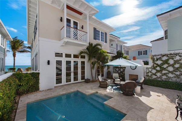 Exterior, Pool, Water