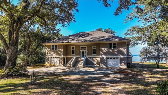 Attached, Backyard, Exterior, Facade, Georgian