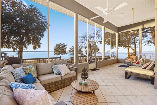 Interior, Living room, Sun Room, Water