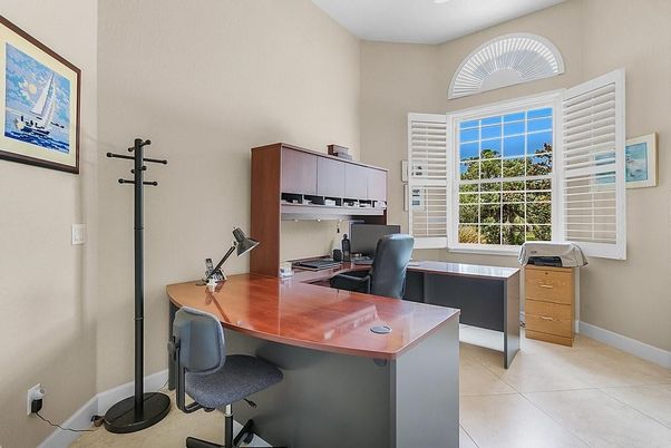 Home Office, Interior