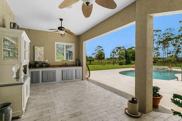 Exterior, Pool