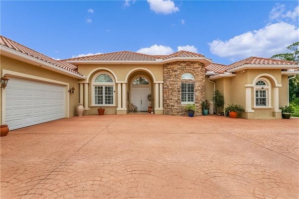 Attached, Exterior, Facade, Mediterranean