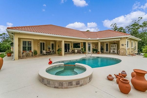 Exterior, Pool