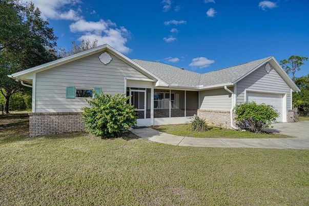 Attached, Exterior, Facade, Ranch