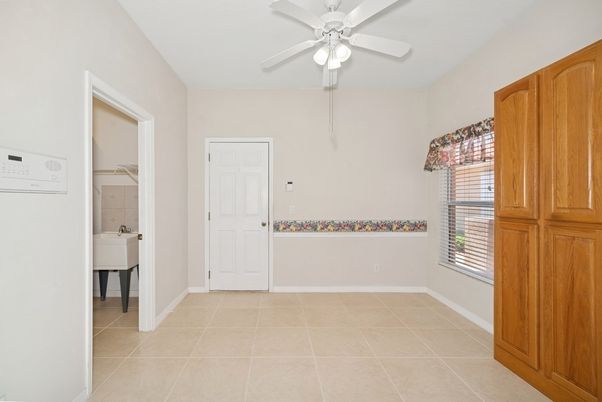 Empty room, Interior