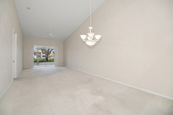 Empty room, Interior, Pendant Lights