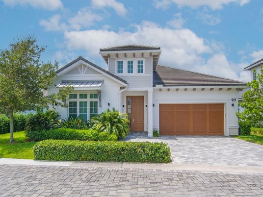 Attached, Exterior, Facade, Mediterranean