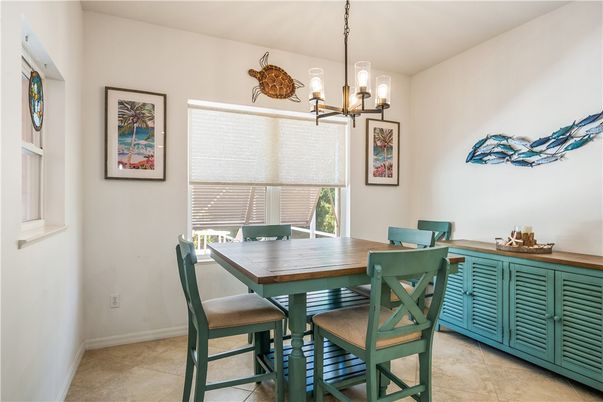 Chandelier, Dining room, Interior, Pendant Lights
