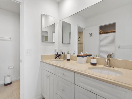 Bathroom, Dual Sink Vanities, Interior