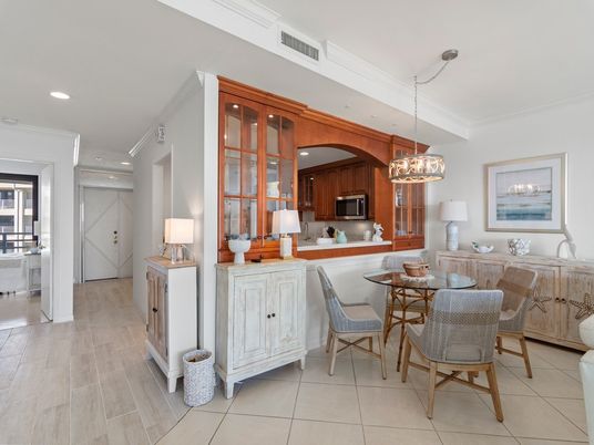 Chandelier, Dining room, Interior, Kitchen, Pendant Lights, Recessed Lighting, Stainless Steel Appliances
