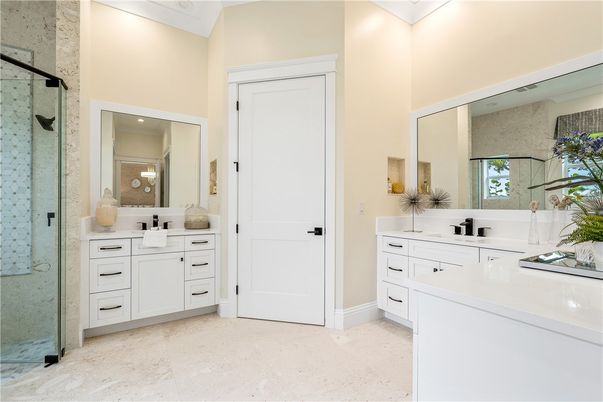 Bathroom, Dual Sink Vanities, Interior, Recessed Lighting