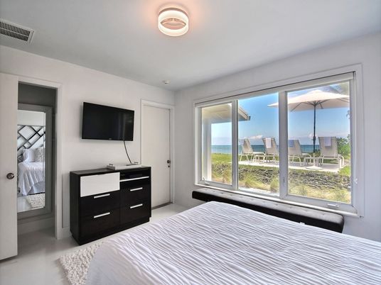 Bedroom, Interior, Water