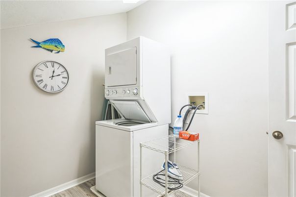 Interior, Utility Closets, Washer, Wood Texture Flooring