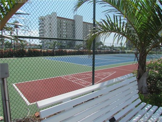 Exterior, Tennis Courts