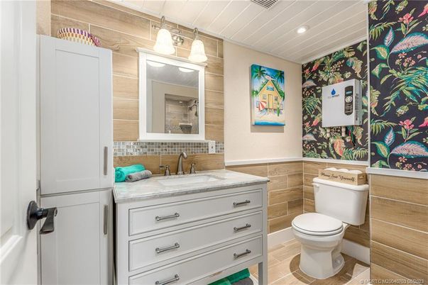Bathroom, Interior, Recessed Lighting