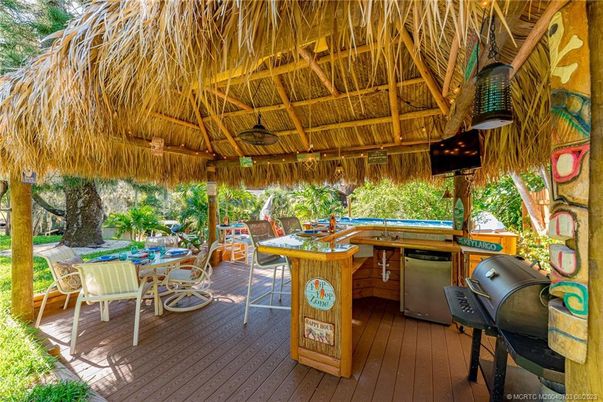 Exterior, Hot Tub