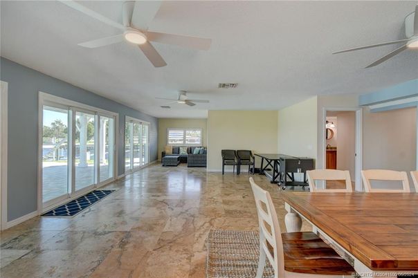 Dining room, Interior