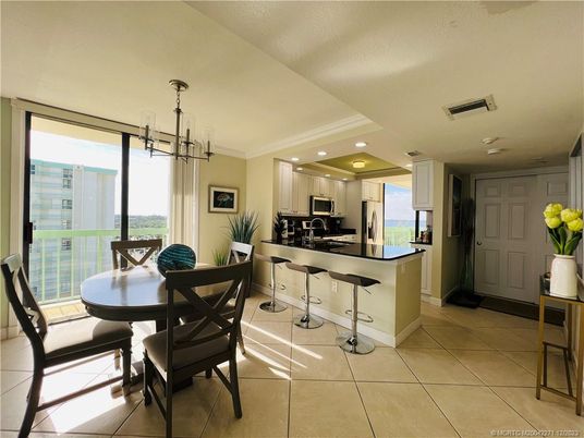 Dining room, Interior, Kitchen, Pendant Lights, Recessed Lighting, Stainless Steel Appliances