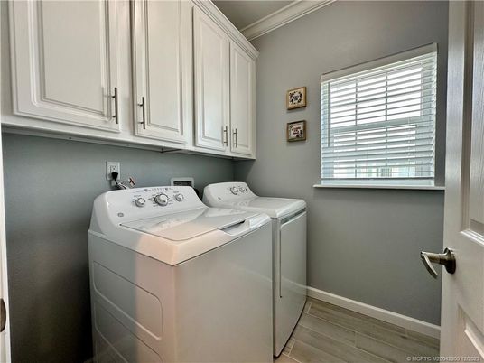 Interior, Washer, Wood Texture Flooring