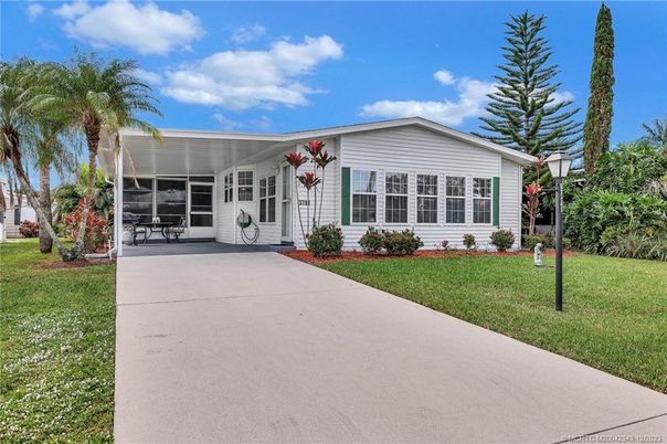 Backyard, Exterior, Facade, Ranch