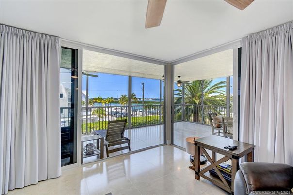Interior, Sun Room, Water
