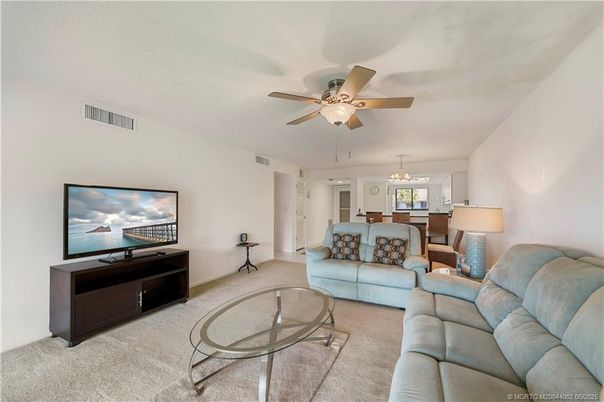 Chandelier, Dining room, Interior, Living room