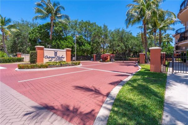 Exterior, Tennis Courts