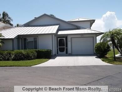 Attached, Exterior, Facade, American Craftsman