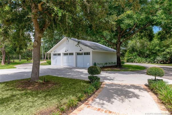 Detached Garage, Exterior