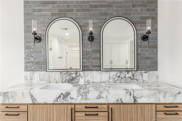 Bathroom, Dual Sink Vanities, Interior