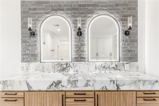 Bathroom, Dual Sink Vanities, Interior
